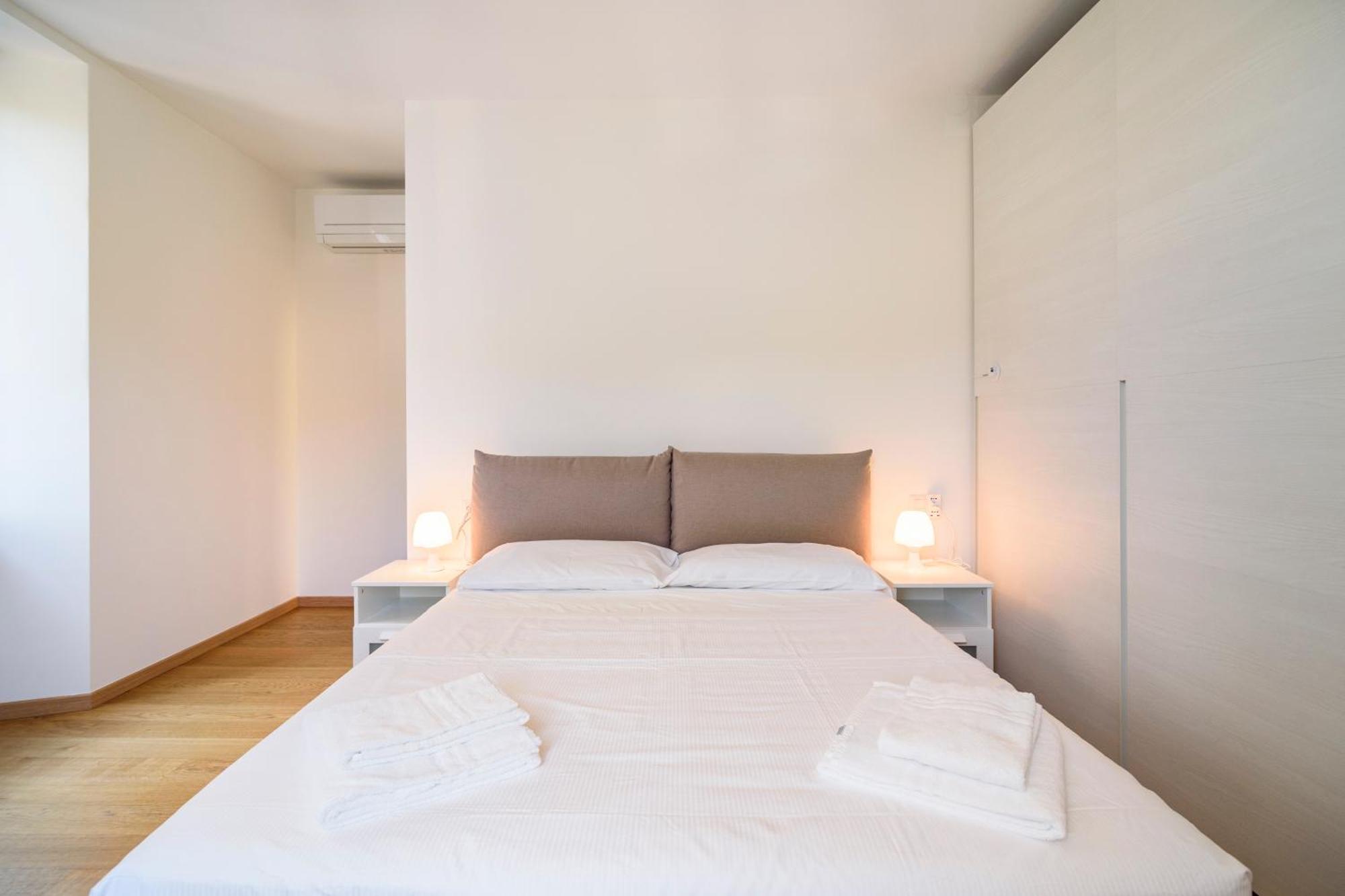 Historical Center - Free Parking And Private Terrace Appartement Como Buitenkant foto